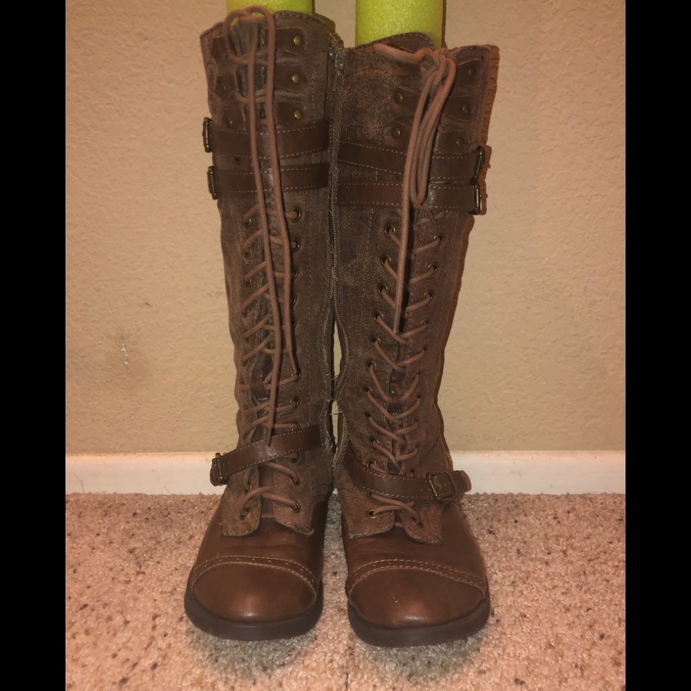 Combat boots